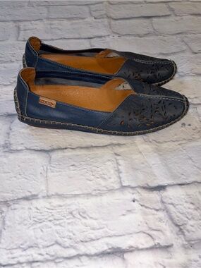 Pikolinos Jerez 578 Floral Perforated Leather Loafers. Size 39